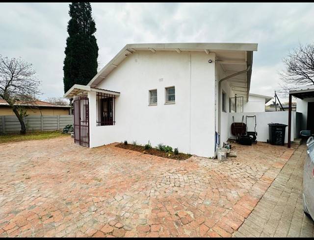 5 BEDROOM HOUSE FOR SALE IN WYCHWOOD